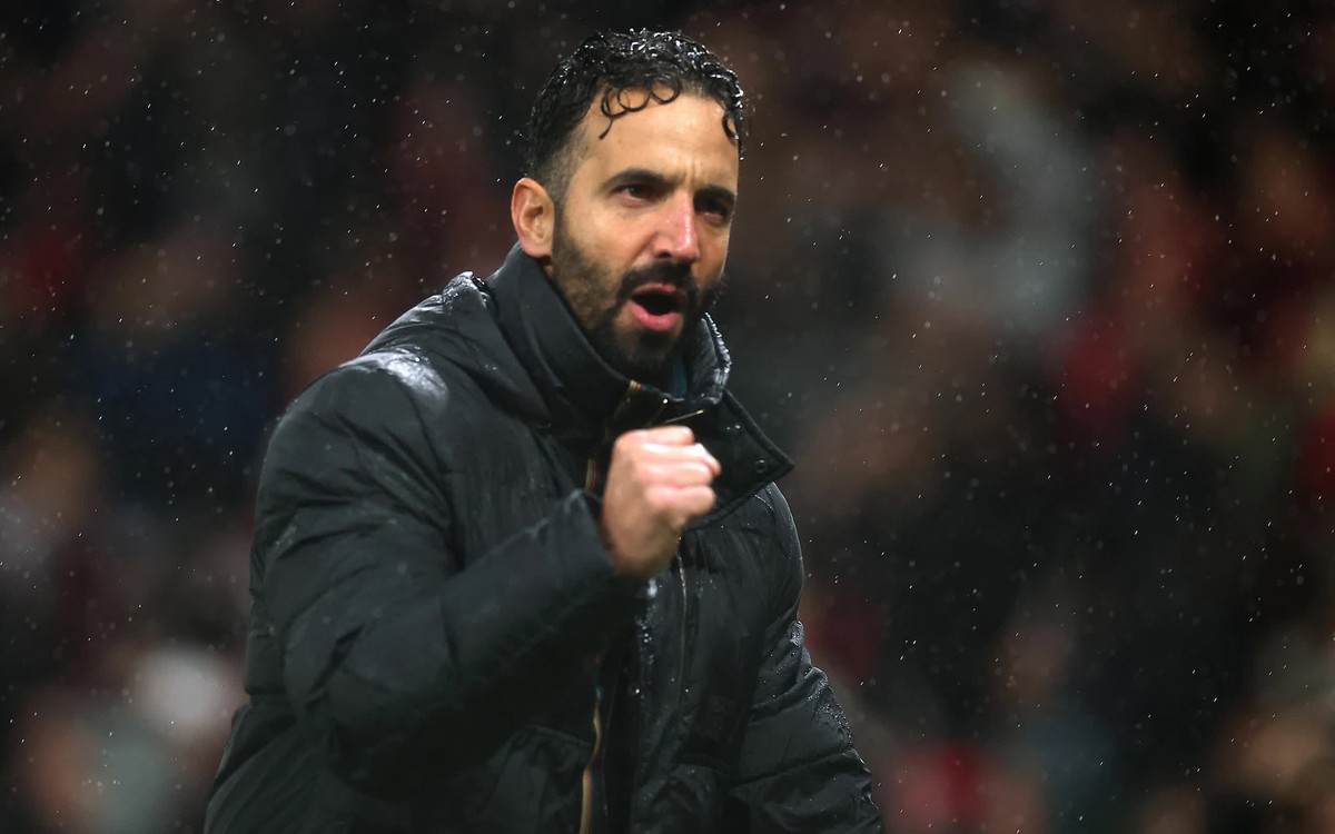 HLV Amorim: 'Tôi không quan tâm những lời chỉ trích'