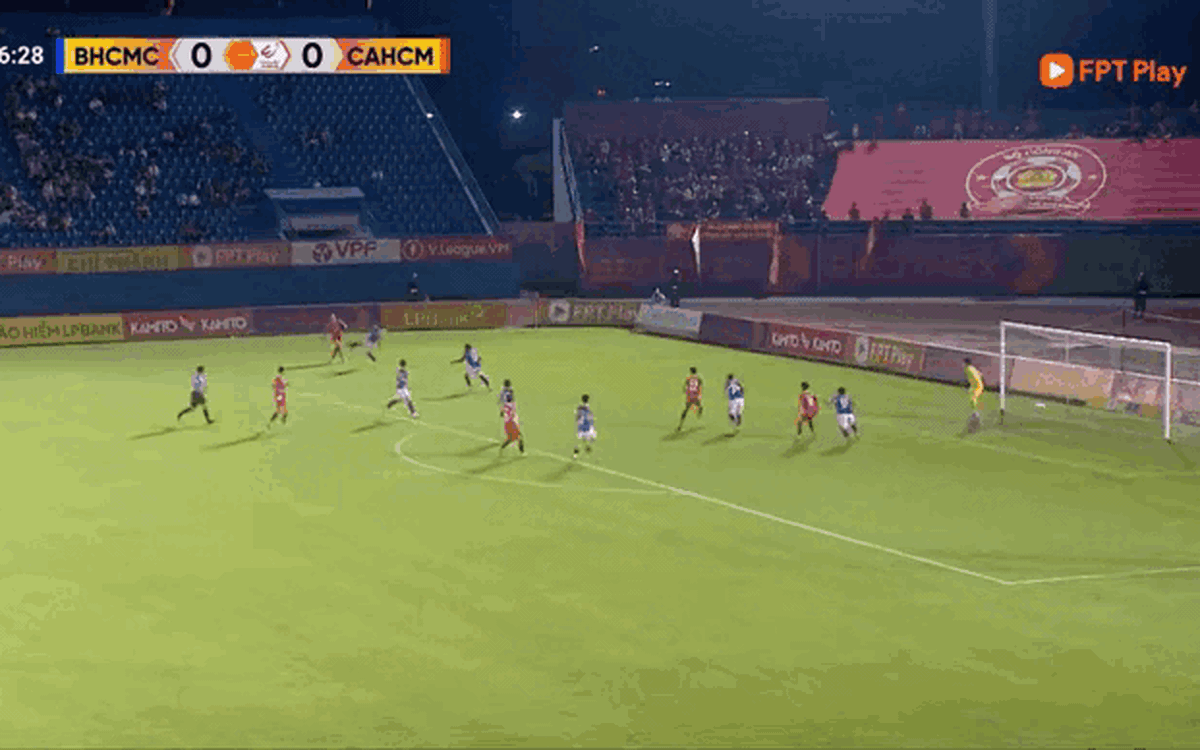 Video: Ghi bàn đẳng cấp, Tiến Linh từ chối ăn mừng