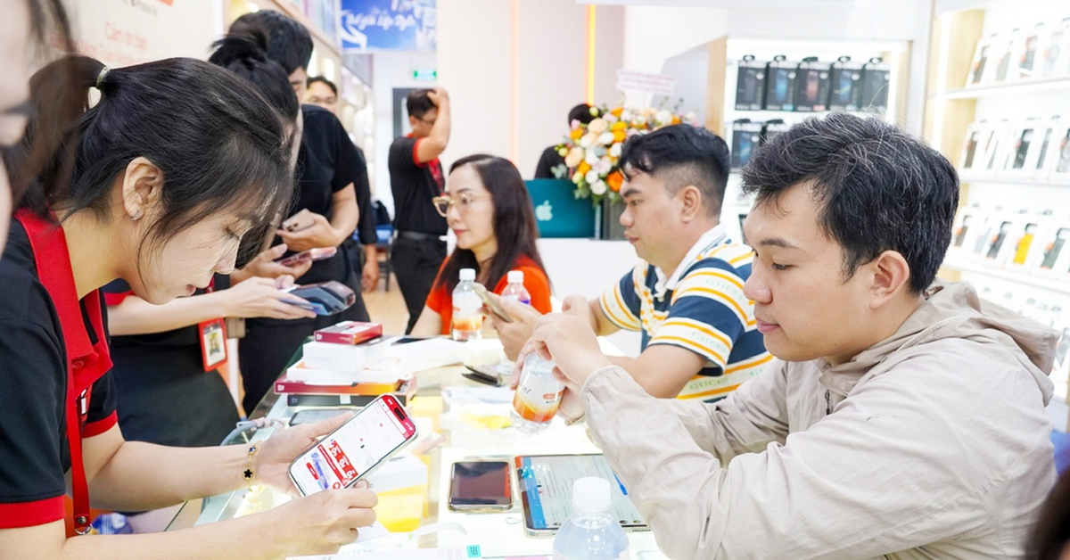 iPhone 'hot' nhưng nhà bán lẻ không vui