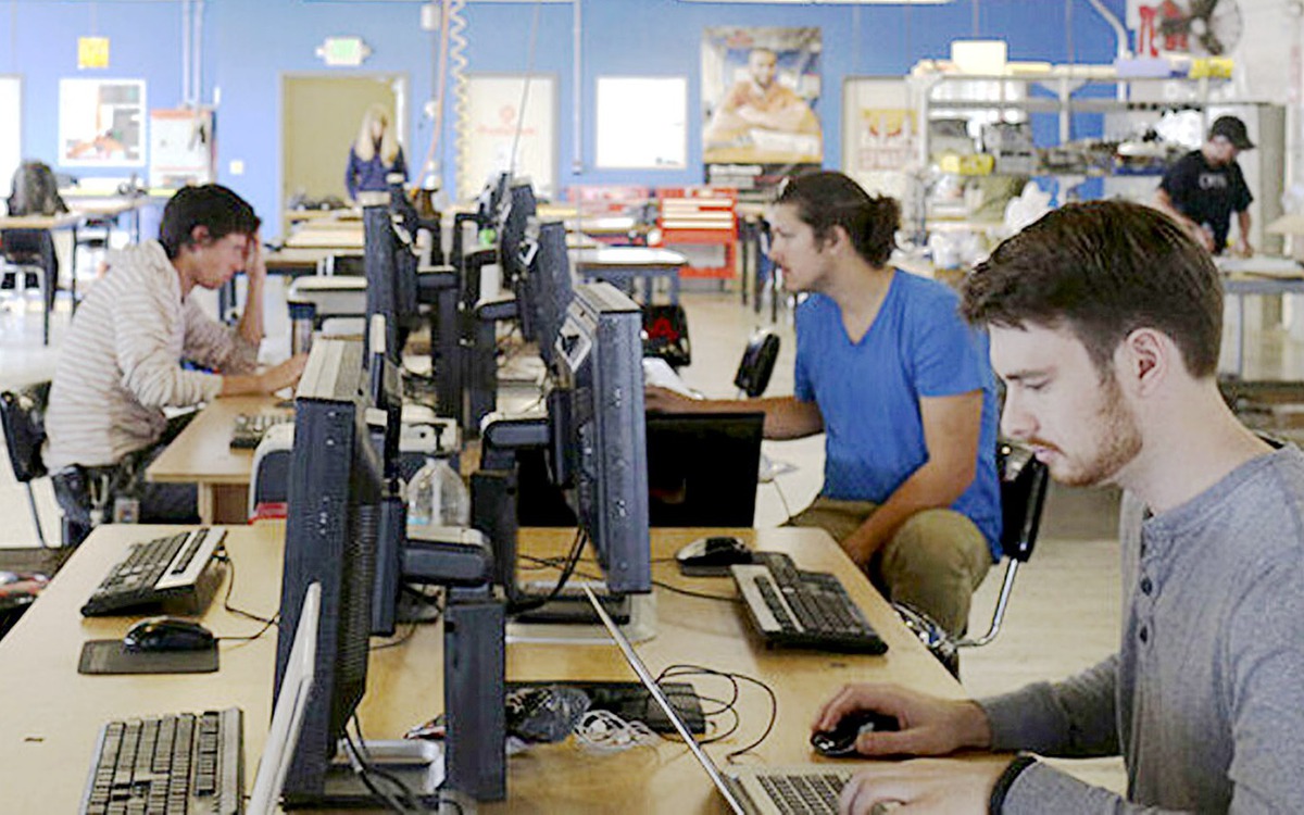 Siết visa H-1B, Mỹ chặn lối nhân tài?