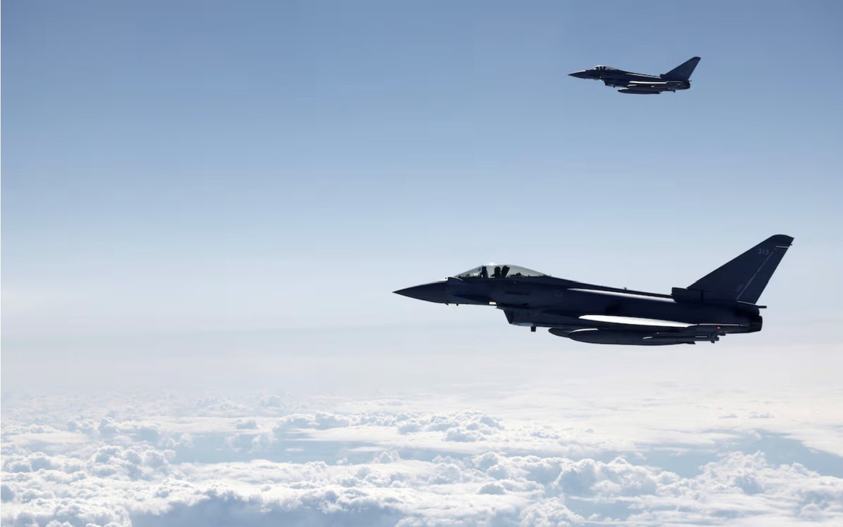 Máy bay chiến đấu Anh lần đầu tuần tra trên bầu trời Ba Lan