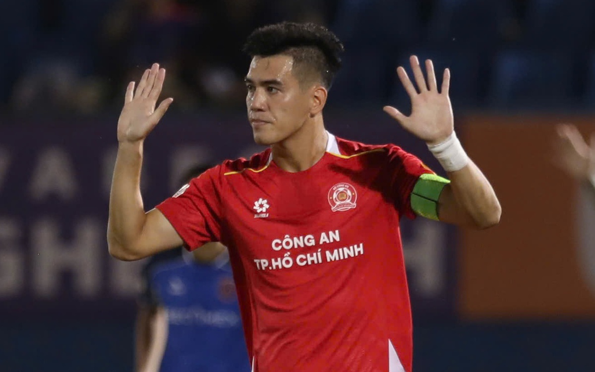 Tiến Linh ‘biếu’ CLB cũ một bàn trong chiến thắng của Công An TP.HCM