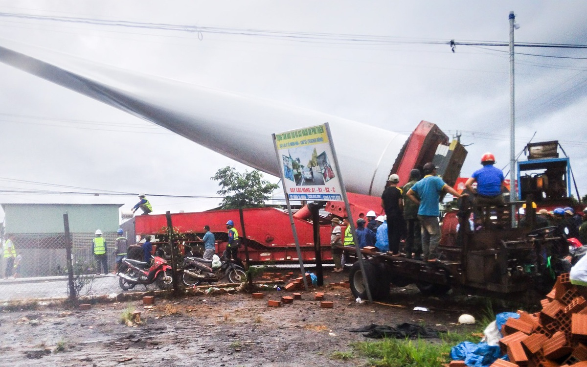 Bí thư xã nói phạt tù 10 người dân chặn xe chở cánh quạt điện gió là 'hơi nghiêm khắc'