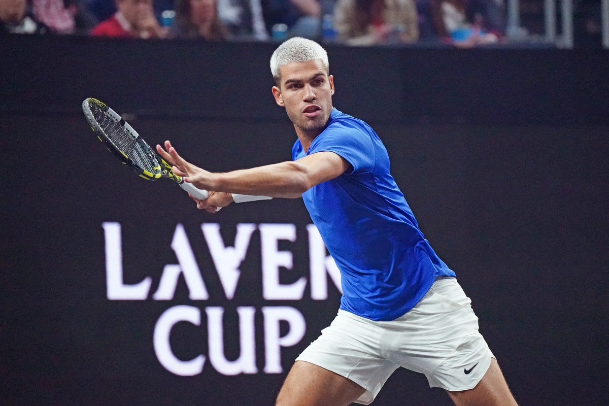 Cú đánh khó tin của Alcaraz khiến cả sân ngả mũ thán phục