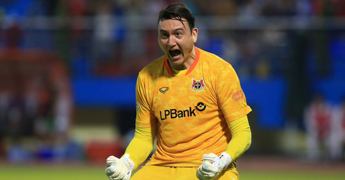 Video Đặng Văn Lâm cản phá 'xuất thần' cứu thua cho CLB Ninh Bình