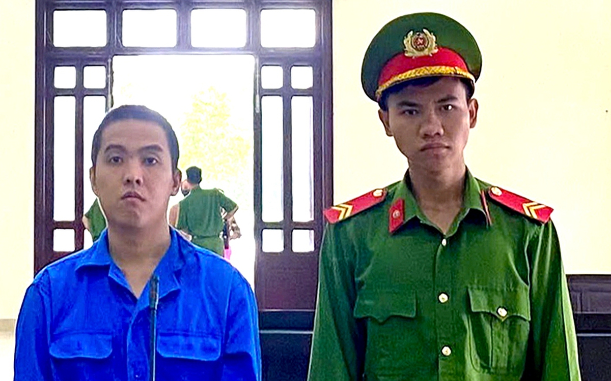 Mẹ sợ con hoang phí nên mang tiền đi gửi, con cầm dao đến đòi tiền rồi đâm người