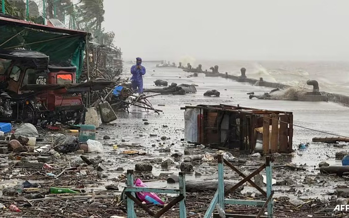 Hong Kong đóng cửa sân bay lâu kỷ lục vì siêu bão Ragasa