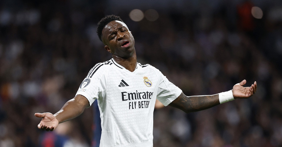 Người hâm mộ sốc khi Pedri và Vinicius không lọt nổi top 10 Quả bóng vàng