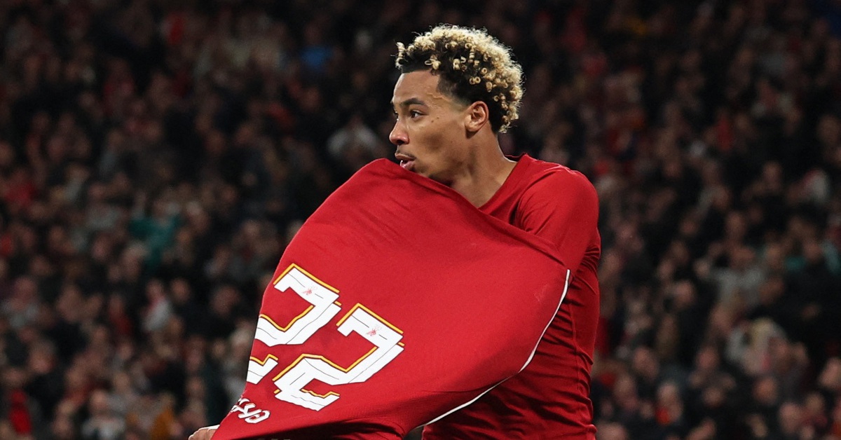 Tân binh 110 triệu USD của Liverpool lãnh thẻ đỏ ngớ ngẩn