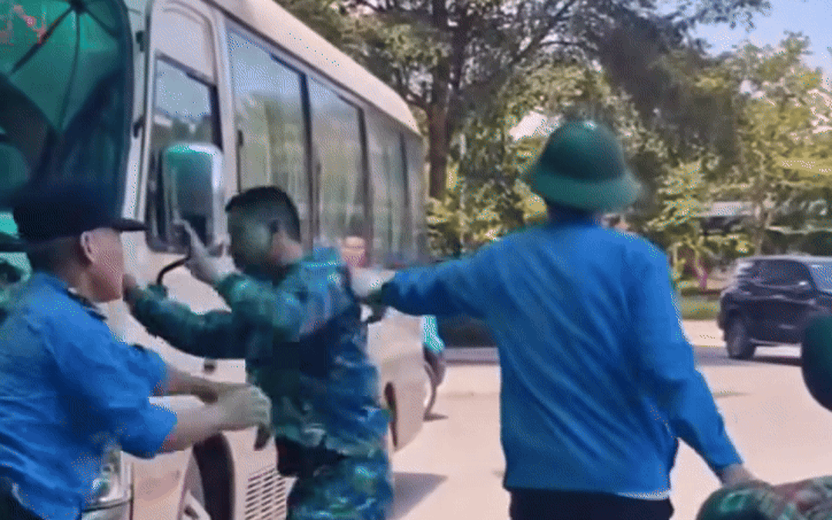 3 bảo vệ đánh xe ôm trước sảnh bệnh viện ở Lào Cai bị khởi tố