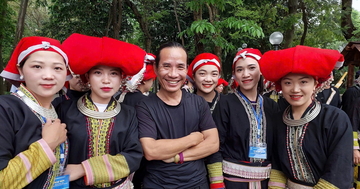 Những phụ nữ và trẻ em từng bán hàng rong, xin ăn ở Sa Pa lên sân khấu biểu diễn