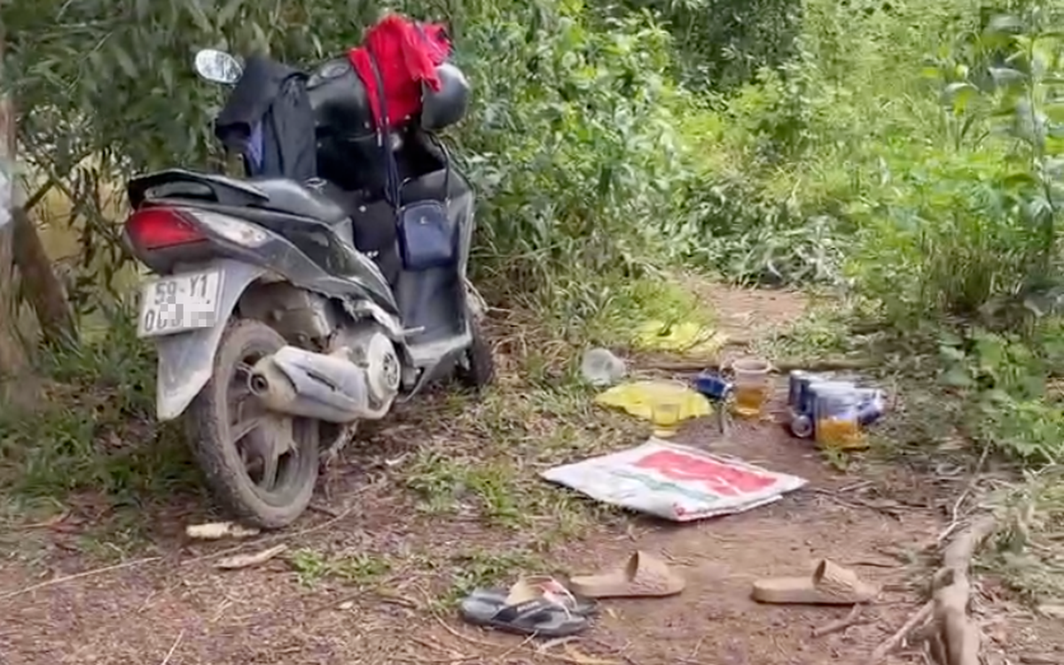 Phát hiện hai thi thể nam, nữ dưới ao nước ở Tây Ninh, trên bờ còn xe máy, dép, bia đang uống dở