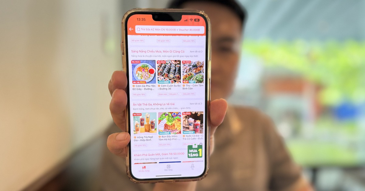 Đặt đồ ăn 'tới tận giường': Tiết kiệm thời gian hay là sự lười biếng?