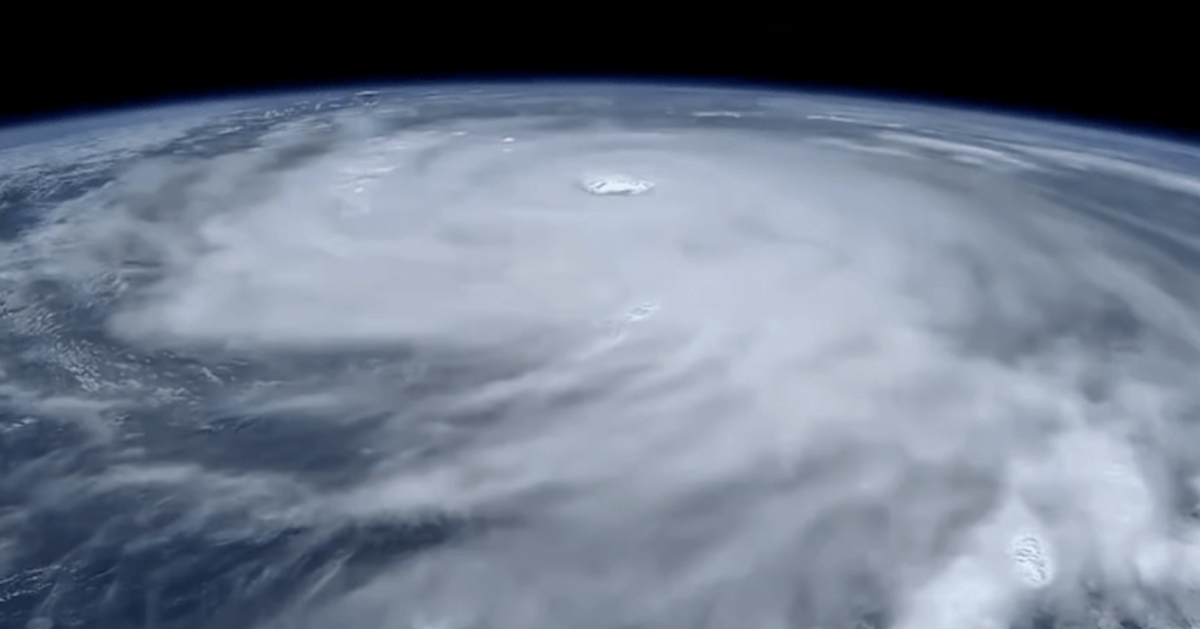 Phi hành gia ISS chụp lại siêu bão Ragasa: Khung cảnh 'hãi hùng' từ không gian