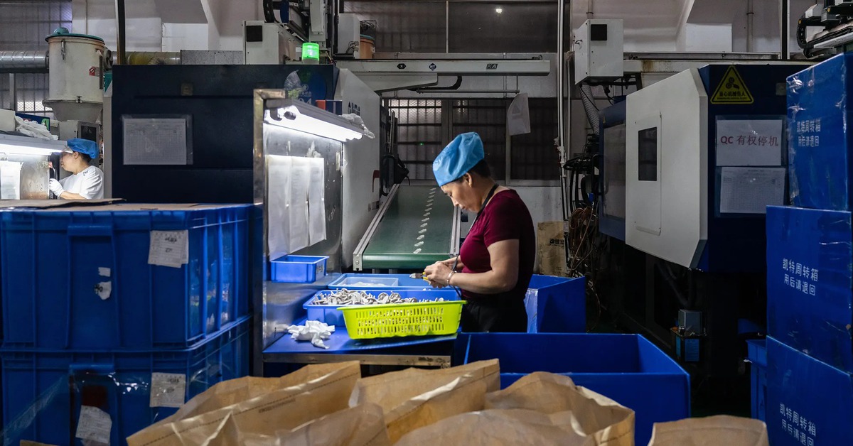 Hàng giá rẻ Trung Quốc tràn ra toàn cầu khi cửa vào Mỹ thu hẹp