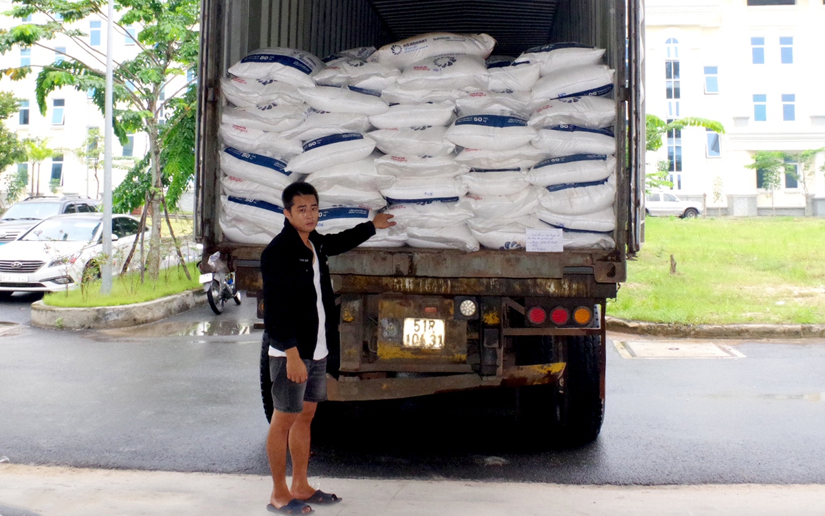 Khởi tố tài xế chở 40 tấn đường cát lậu nhập từ Campuchia về TP.HCM