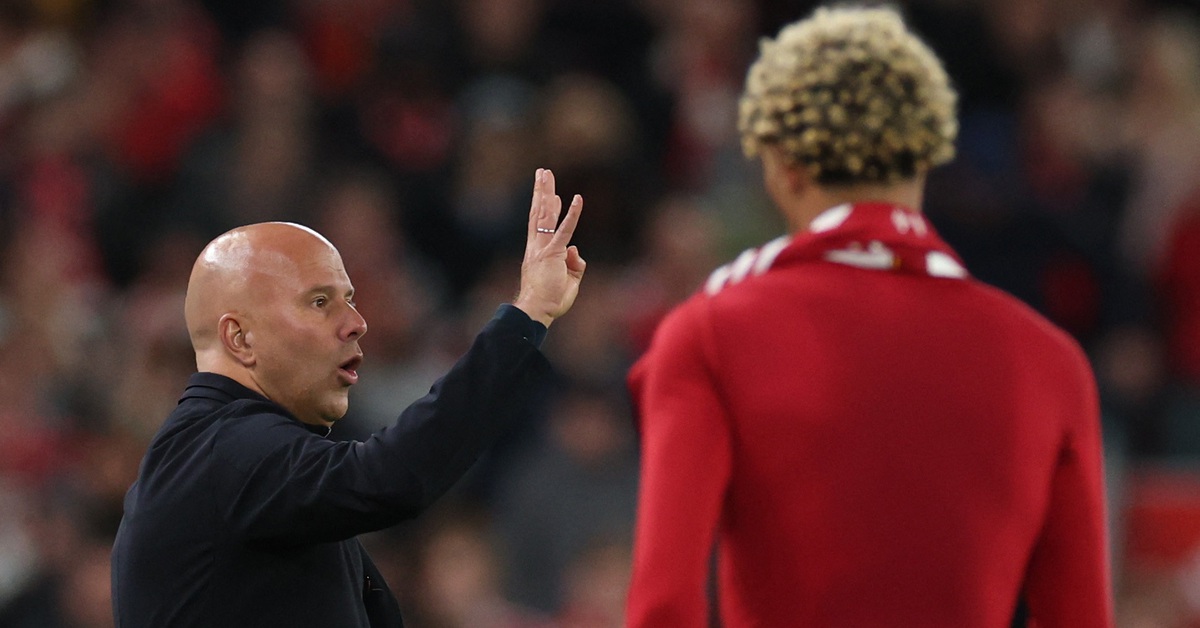 HLV Slot gọi thẻ đỏ của Ekitike là quá ngu ngốc