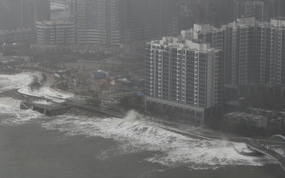Siêu bão Ragasa càn quét Trung Quốc với sức gió 212km/h