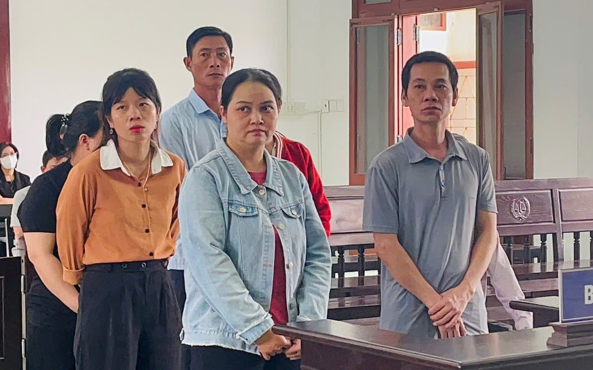 Cả dàn cán bộ xã vào tù vì tham ô và giúp sức 'rút ruột' ngân sách