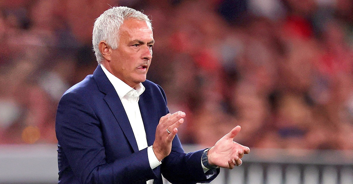 HLV Mourinho chấp nhận 'lỗ vốn' để dẫn dắt Benfica