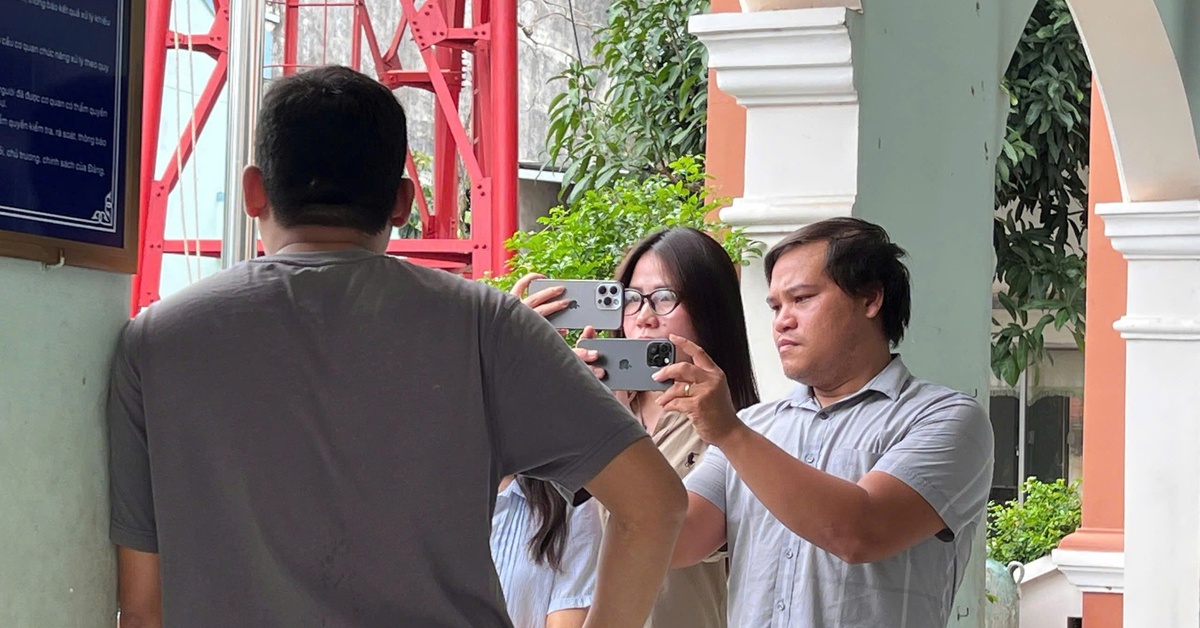 Vụ "xây nhà trên đất người khác" ở TP.HCM: Hòa giải thành, thuê ‘thần đèn’ dời nhà trong 45 ngày