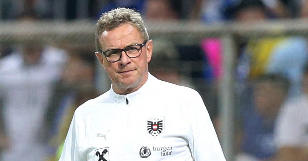 Cựu HLV Man United nhập viện lần thứ 3 vì biến chứng sau phẫu thuật