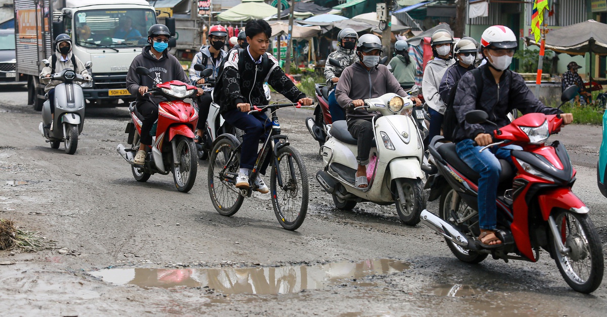 Đường hẻm xuống cấp ở TP.HCM, người dân muốn sửa phải làm sao?
