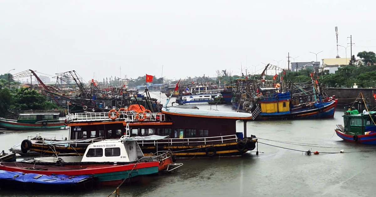 Việt Nam đã đề nghị Trung Quốc, Philippines cho tàu thuyền tránh trú bão