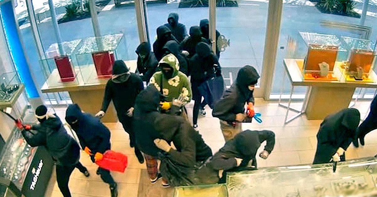 Mỹ tóm 7 nghi phạm cướp cửa hàng trang sức giữa ban ngày ở California