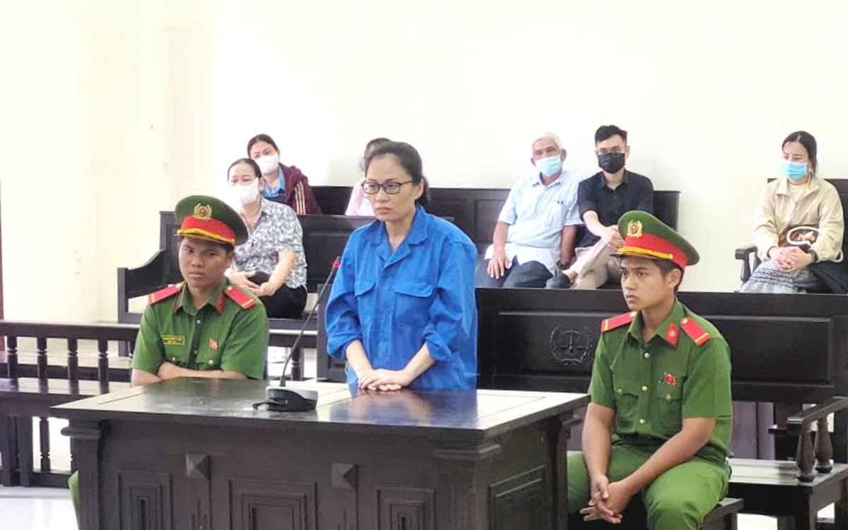 Nữ giám đốc quan hệ khách hàng của ngân hàng chiếm đoạt hơn 20 tỉ của khách