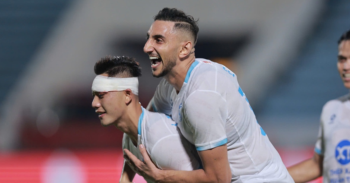 Nam Định vất vả thắng CLB Campuchia trong thế thiếu người