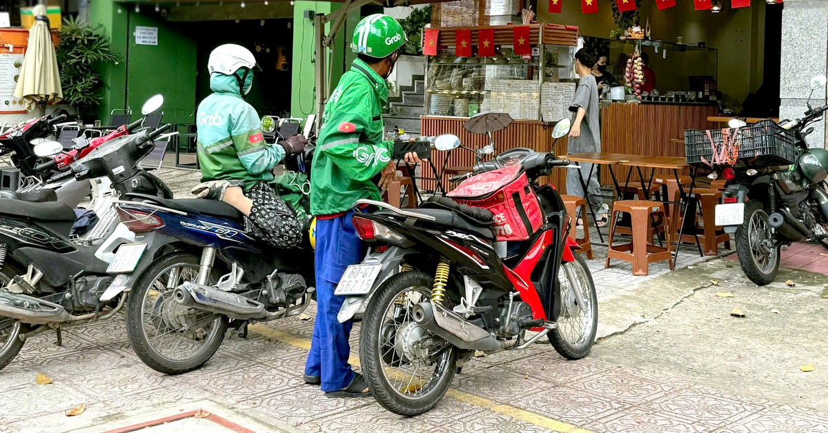 ‘Cấm' shipper vào quán: Ứng xử sao cho đẹp?