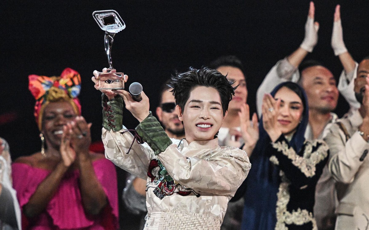 Thủ tướng tặng bằng khen cho ca sĩ Đức Phúc