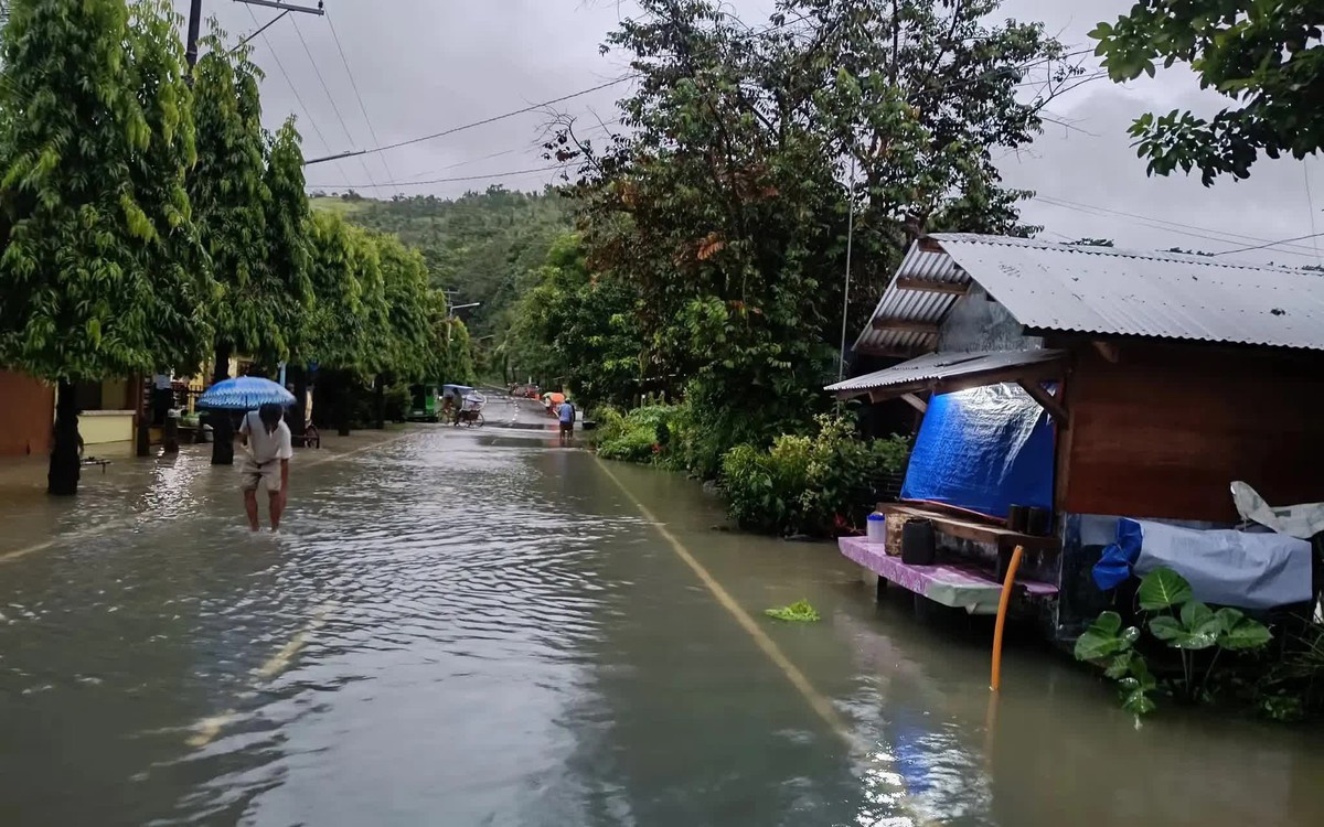 Philippines tan hoang khi bão Bualoi quét qua