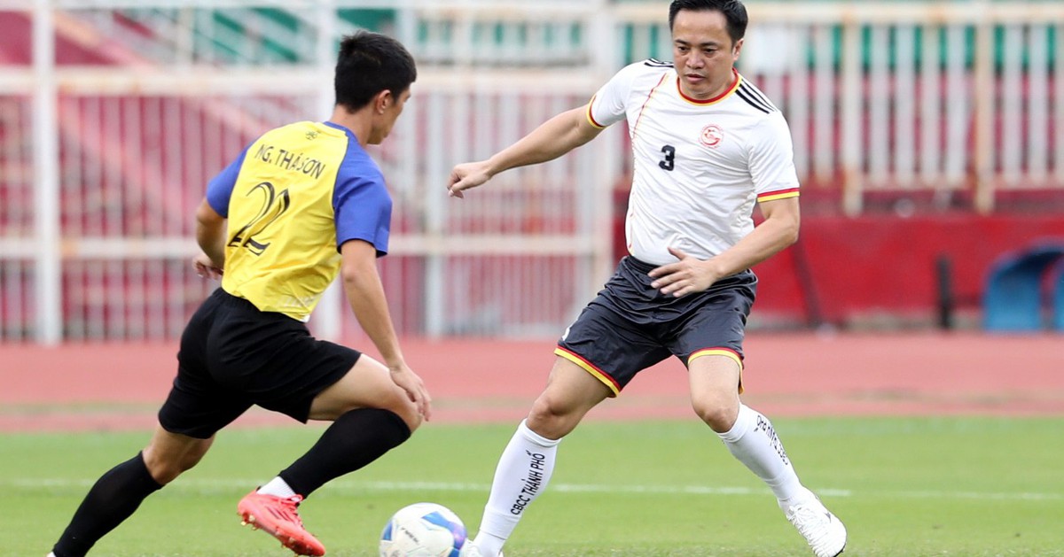 Trận giao hữu bóng đá trên sân Thống Nhất quyên góp được 2 tỉ đồng cho Cuba