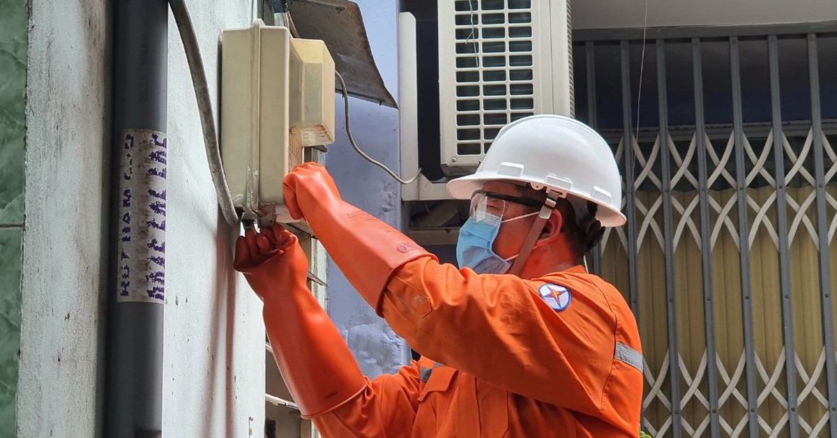 Công tơ đang hoạt động, vì sao điện lực TP.HCM lại thay mới?