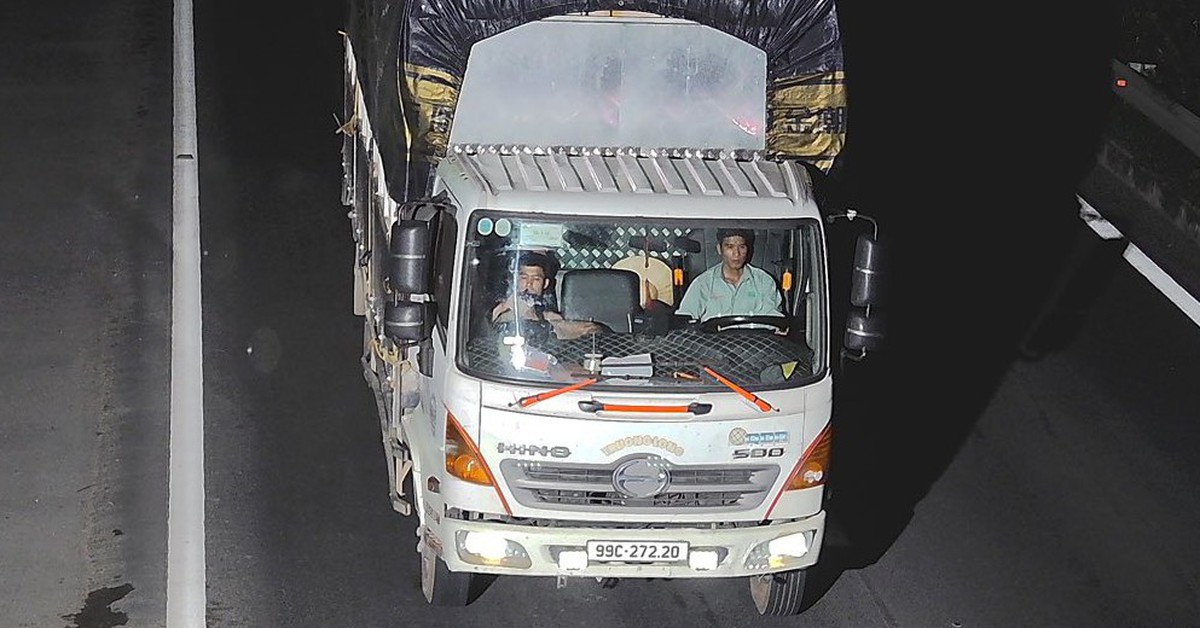 Mẹo đối phó camera AI bằng áo giả dây an toàn là vô nghĩa, 'tiền mất tật mang'