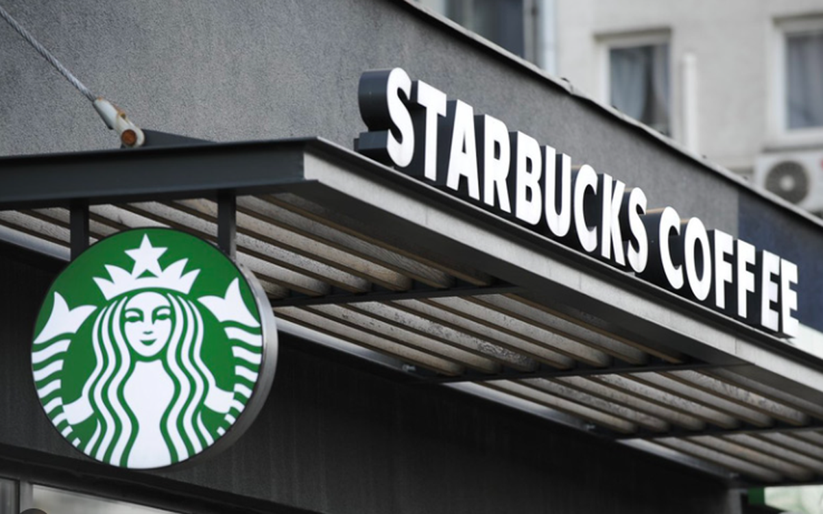 Starbucks đóng cửa 400 cửa hàng, sa thải thêm 900 nhân sự tại Bắc Mỹ