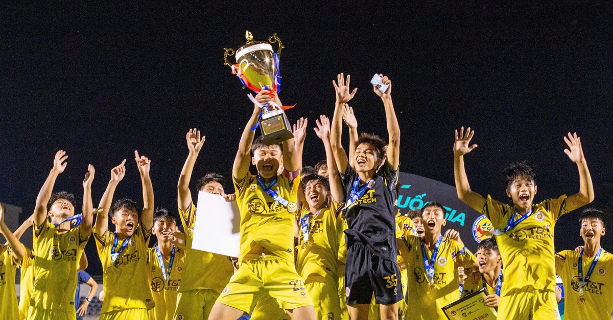 Không chỉ vô địch quốc gia, U17 Hà Nội còn 'càn quét' sạch các danh hiệu cá nhân