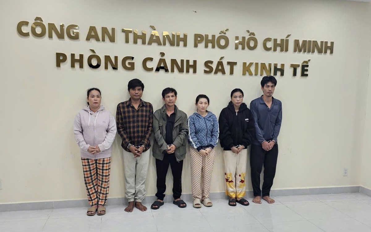 Công an TP.HCM triệt phá nhóm sản xuất hàng giả nước rửa toilet, nước giặt