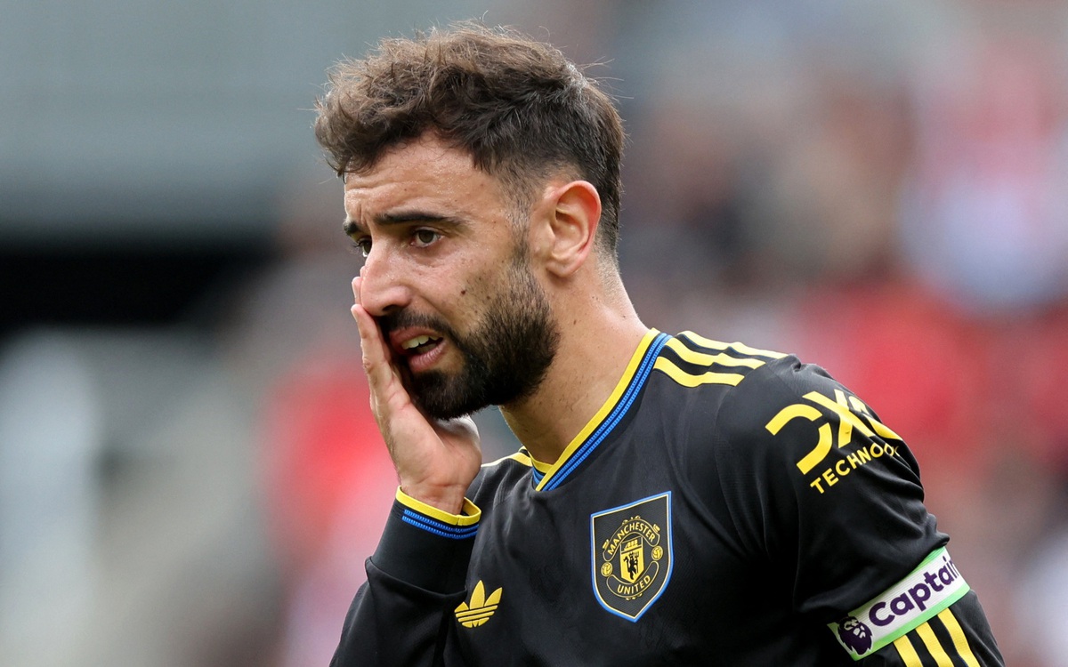 Bruno đá hỏng phạt đền, Man United thua Brentford