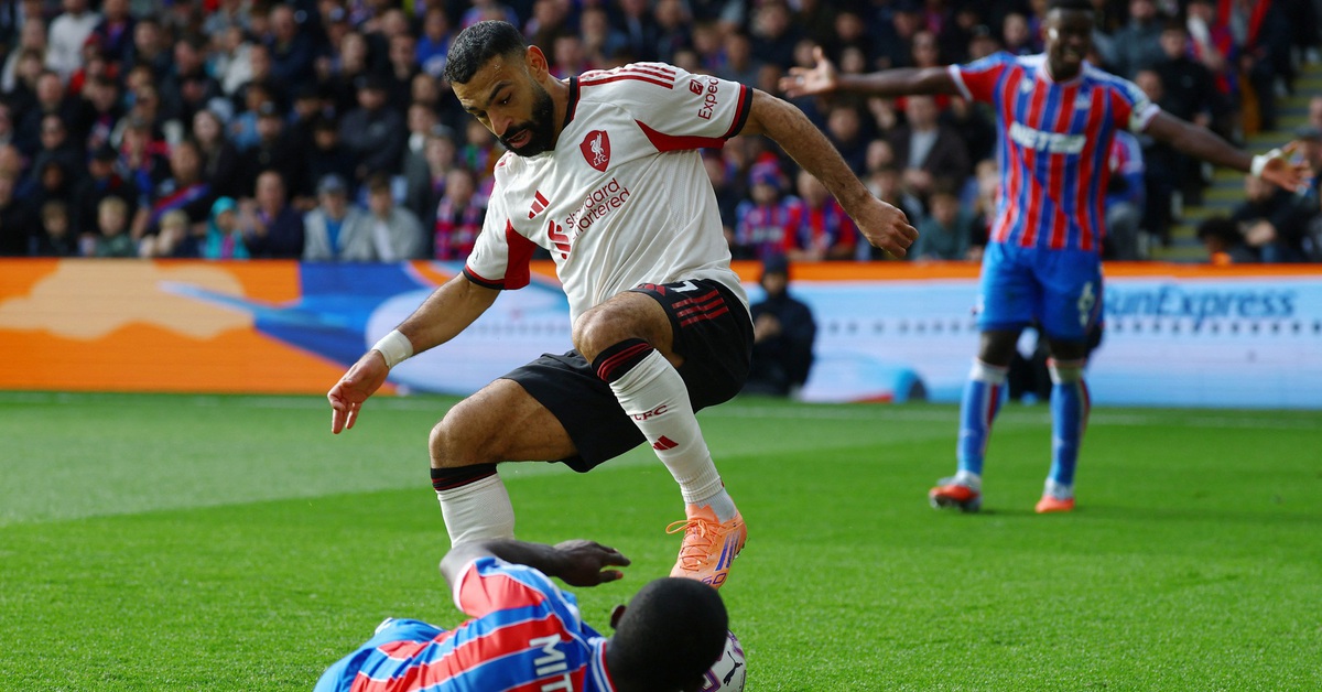 'Ông vua phút cuối' Liverpool 'nếm mùi' phút bù giờ trước Crystal Palace