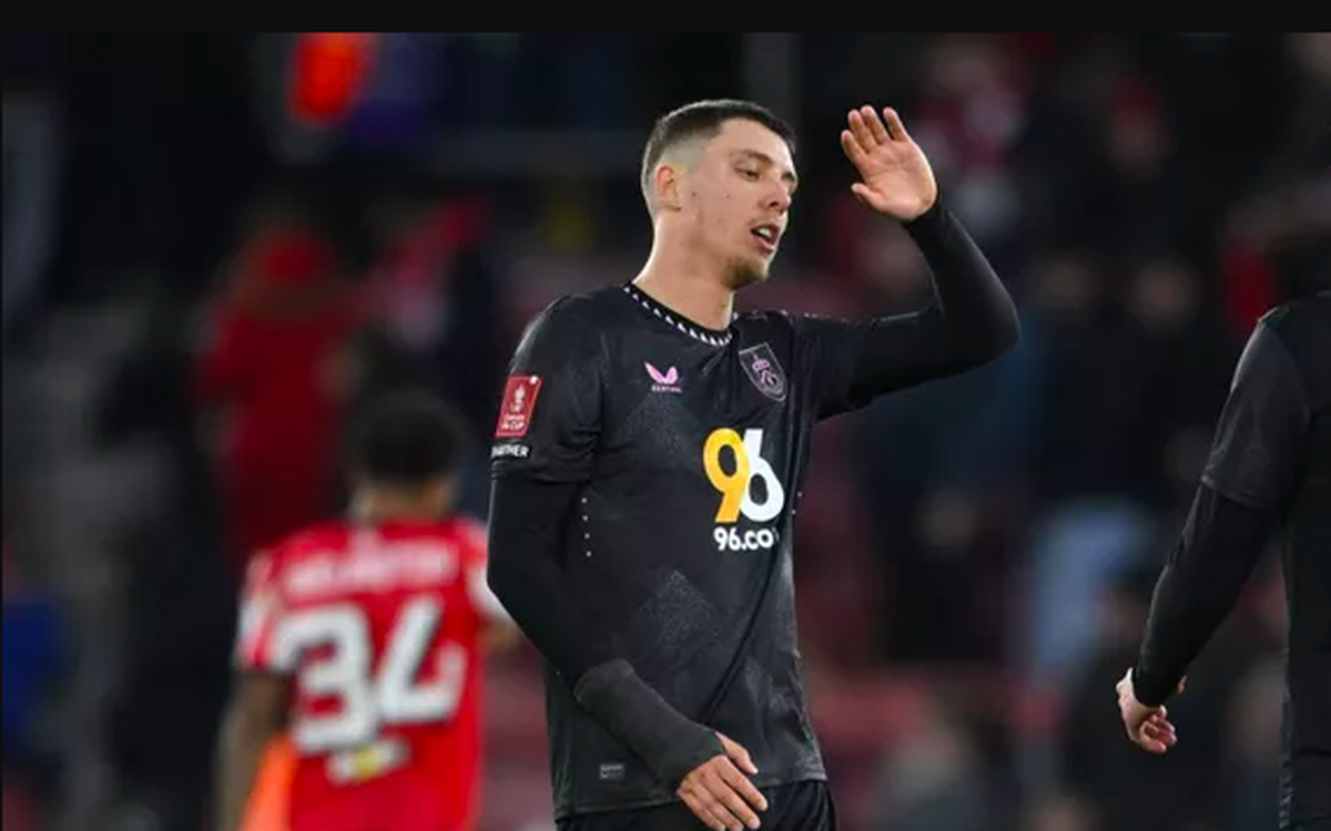 Cầu thủ Pháp lập kỷ lục đáng quên trong lịch sử Premier League