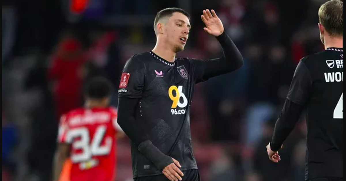 Cầu thủ Pháp lập kỷ lục đáng quên trong lịch sử Premier League