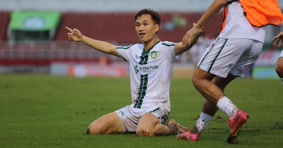 Video Lưu Tự Nhân tỏa sáng giúp Trường Tươi Đồng Nai ngày vắng Công Phượng