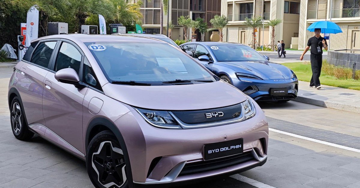 Ô tô ngoại tràn về, thị trường chuẩn bị 'sóng lớn' dịp Tết