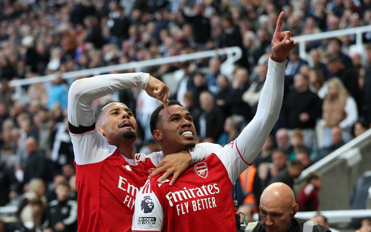 Arsenal s preobratom proti Newcastlu dokazal željo po naslovu, Neville navdušen