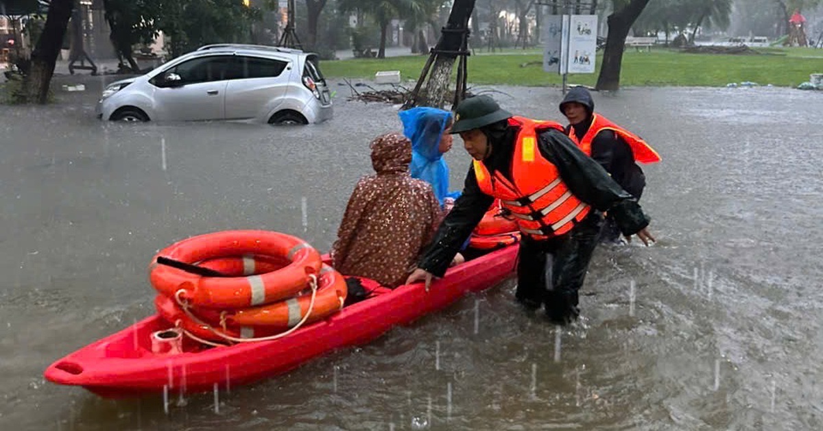 Đà Nẵng hứng mưa rất to trong hôm nay, đến tối thì giảm dần