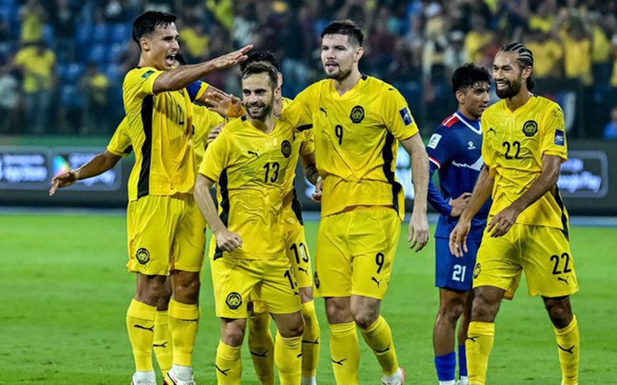 Hai đội tuyển từng bị FIFA phạt nặng khi gian lận giống Malaysia