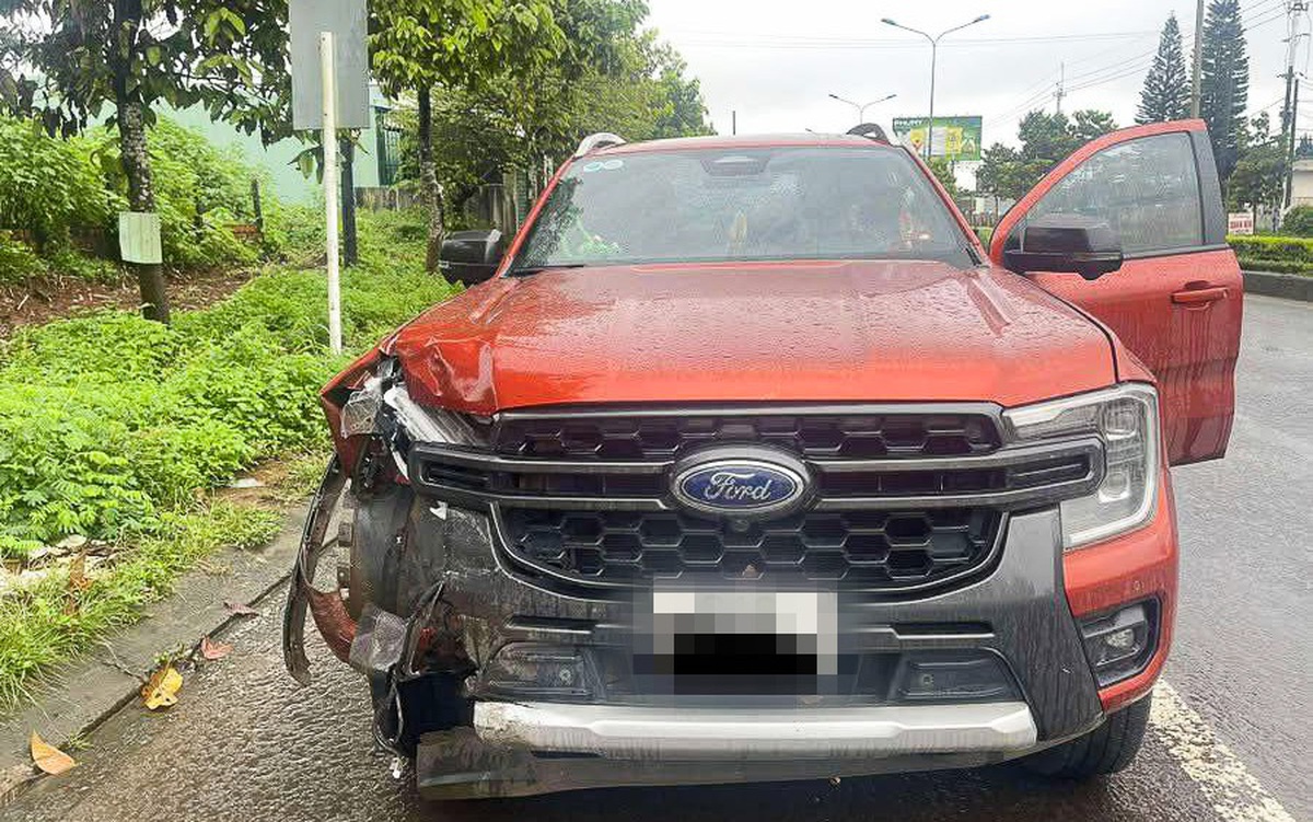 Tài xế xe bán tải trình diện công an sau khi tông chết người, rời khỏi hiện trường